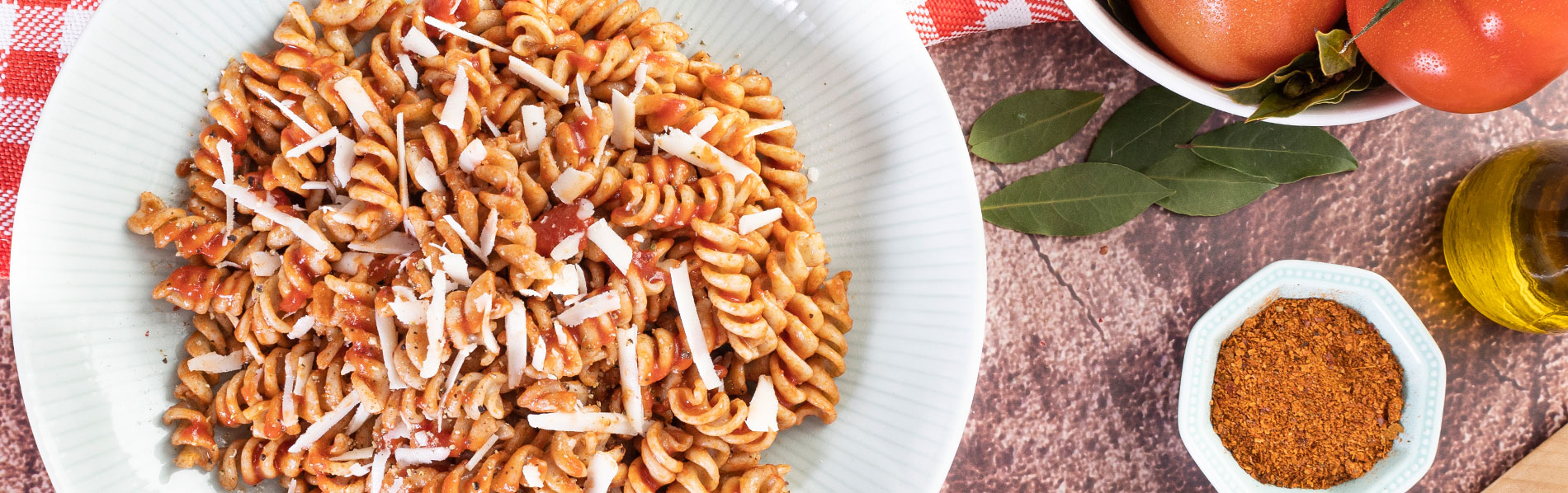 fusilli integral con salsa de tomate