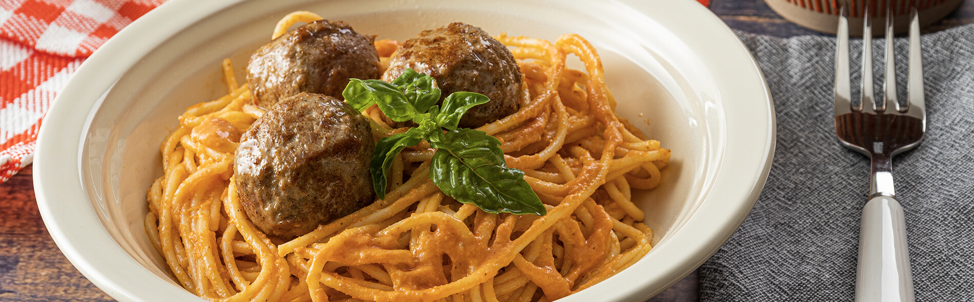 spaghetti con albondigas y salsa romanesco