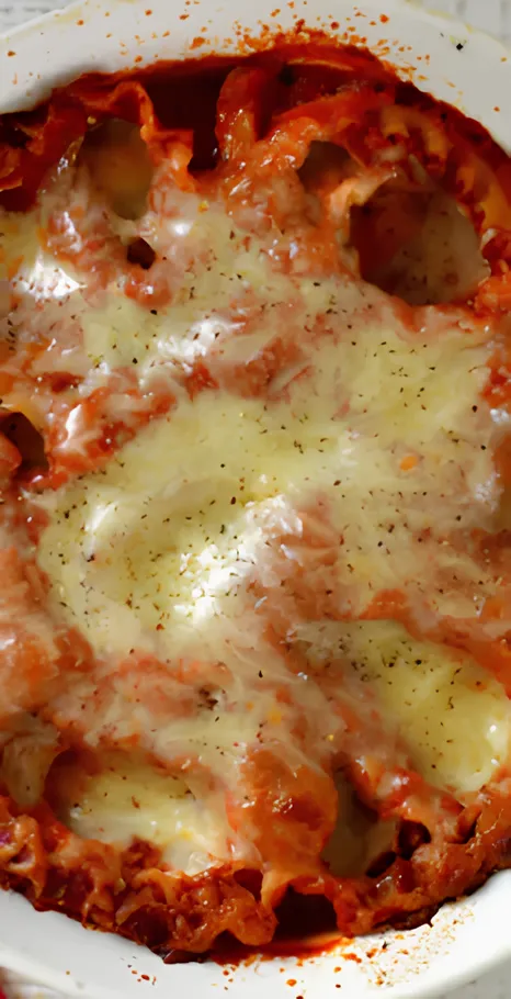 plato de lasaña con salsa pomarola casera