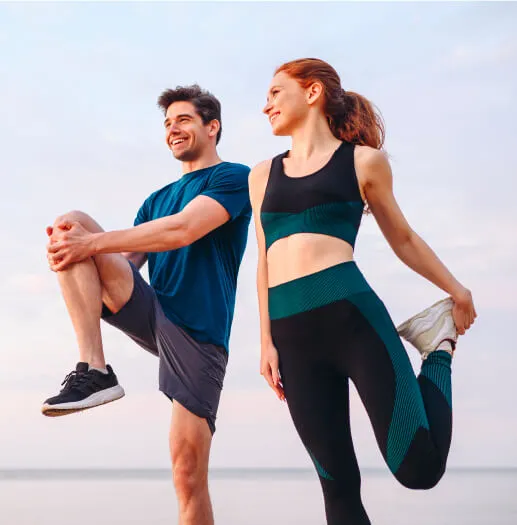imagen de una pareja joven haciendo ejercicio por el día mundial de la actividad física el 6 de abril