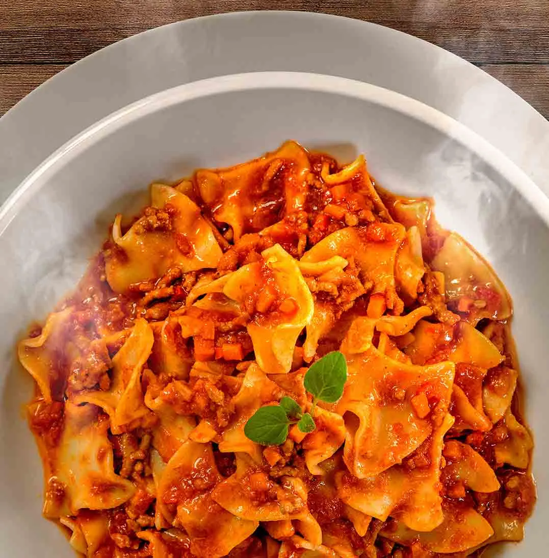 plato de pantrucas carozzi con una salsa boloñesa con salsa pomarola carozzi