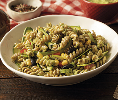 pasta fusilli integral verduras con pesto de palta