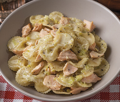 pastas de corbatas con salmon en carbonara