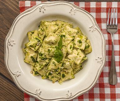 ravioli de carne con pesto