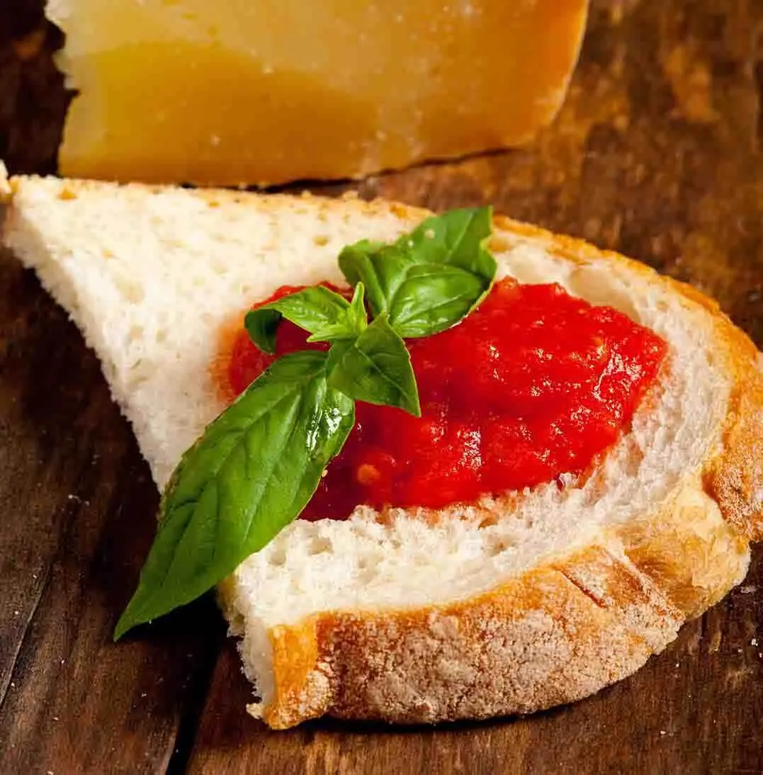 tostada salsa toscana